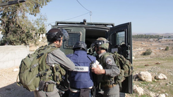 الاحتلال يعتقل مصورين صحفيين في القدس
