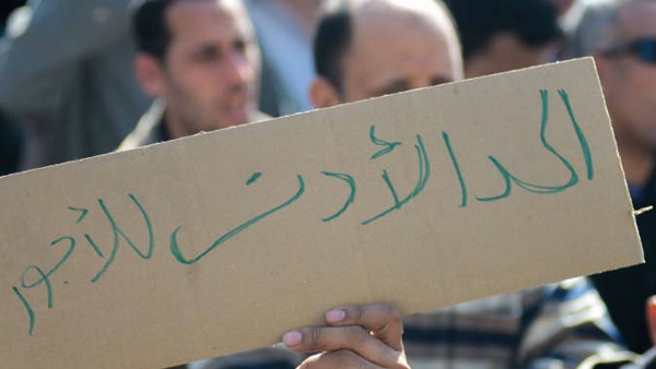 الخليل: مطالبة بربط الحد الأدنى للأجور بغلاء المعيشة