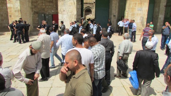 اعتقال 6 مقدسيين عقب مواجهات في الأقصى