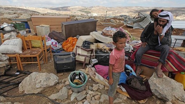 الاحتلال يهدم مساكن و"بركسات" لعرب الهذالين شمال القدس