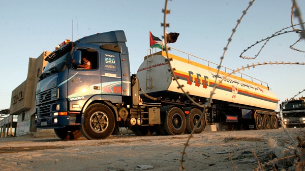 ادخال 350 شاحنة مساعدات عبر "كرم أبو سالم" اليوم