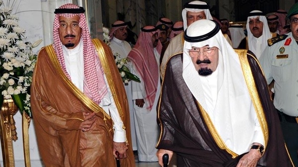 صحيفة: العاهل السعودي قرر التنازل عن العرش لأخيه سلمان