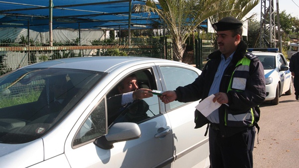 الشرطة ستتمكن قريباً من معاقبة المركبات المخالفة ذات اللوحة الصفراء