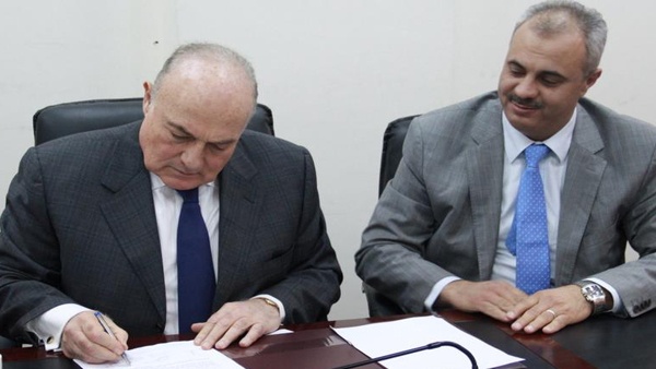 الحكومة تقترض من البنك العربي لسداد مستحقات للقطاع الخاص