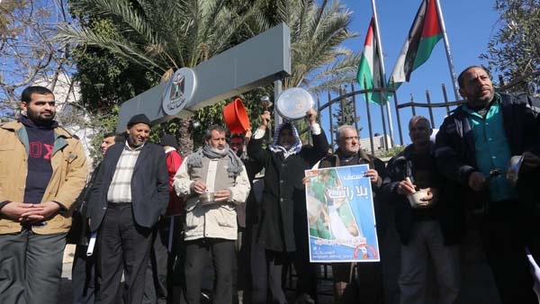وزير العمل لموظفي غزة الغاضبين: لن يطرد أي موظف
