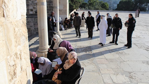التصدي لمحاولة تصوير شرطة الاحتلال لطالبات مجالس العلم