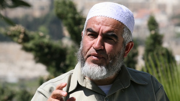 الاحتلال يمدد منع سفر الشيخ صلاح