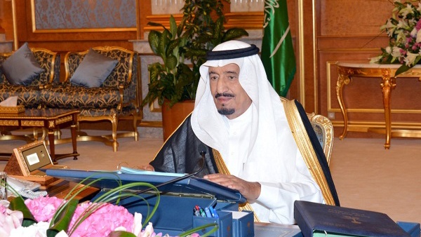 الملك سلمان يأمر بمكافآت سخية للسعوديين