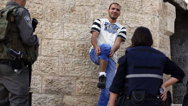 اسرائيل تقر قانونا يسمح للشرطة بتفتيش أي شخص