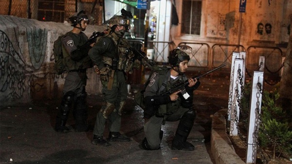 اعتقال 40 مواطنا من الضفة والقدس