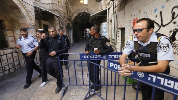 الاحتلال ينشر جنوده في القدس ويقيم الحواجز