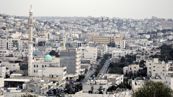 عودة موظفي محكمة الخليل الشرعية لمقرهم