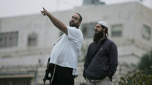 مستوطنون يهاجمون مجنداً ظناً أنه فلسطيني
