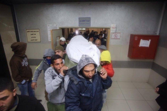بالصور| وصول جثامين الشهداء المفرج عنهم لمجمع فلسطين الطبي