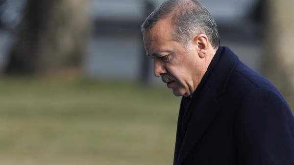 أردوغان ينهي زيارة للسعودية بسبب وفاة صحفي مرافق