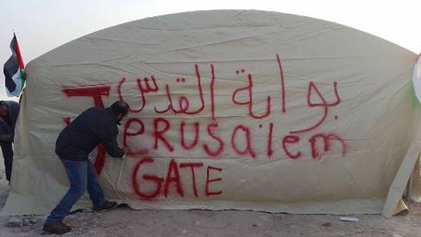 الاحتلال يعيد هدم "قرية بوابة القدس" مجددا