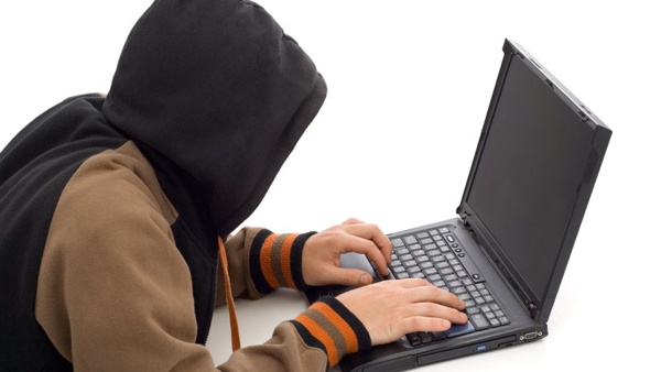فتوى تحرم تنزيل المواد المقرصنة في تركيا
