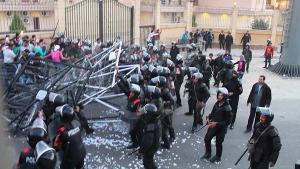 مصر: مذبحة "ألتراس" جديدة ضحيتها 22 مشجعاً