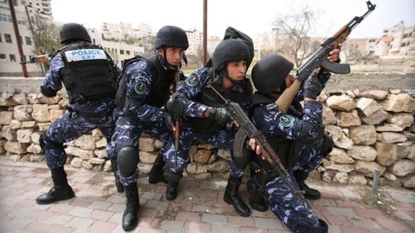 مطلوبون من مخيمات نابلس يسلمون أنفسهم للأمن