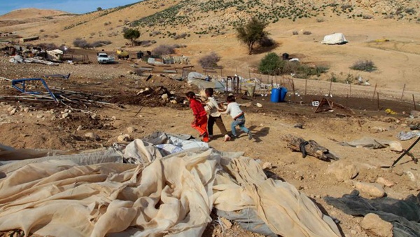 الاحتلال يصادر خلايا شمسية لعرب الجهالين شرق القدس