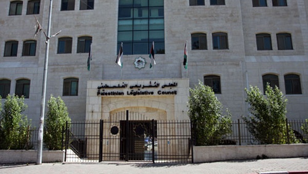 16 نائباً فلسطينياً بسجون الاحتلال