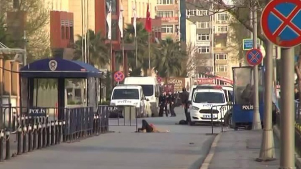 قتيل بهجوم على مركز شرطة في اسطنبول