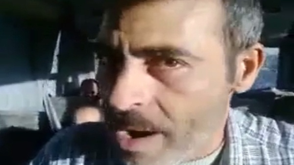 بالفيديو.. مواطن يقلد الفنانين بإبداع