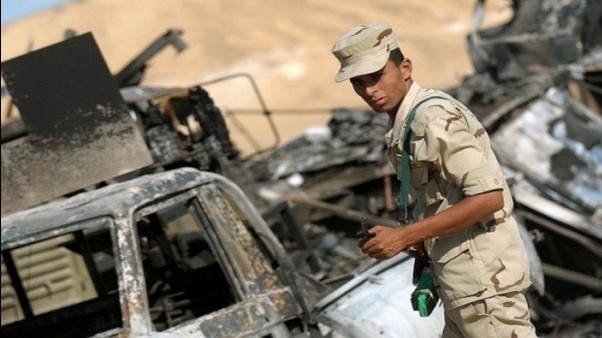 مقتل جندي وإصابة 3 بانفجار شمال سيناء