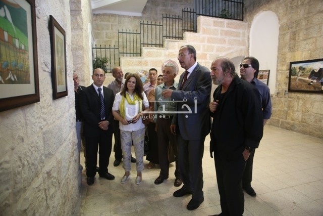 بالصور: معرض ربيع القدس للفن التشكيلي بمدينة البيرة