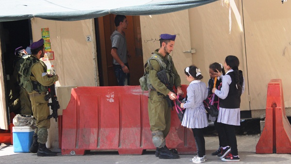 تحذيرات من انهيار كامل للعملية التعليمية بفلسطين
