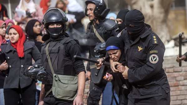 منظمة حقوقية: الأمن المصري يعتدي جنسياً على المعتقلين