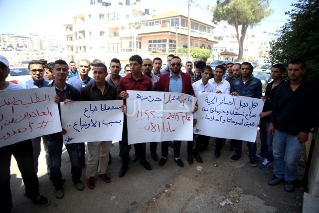 بالصور: اعتصام لطلبة فلسطين العائدين من اليمن للمطالبة بحل !