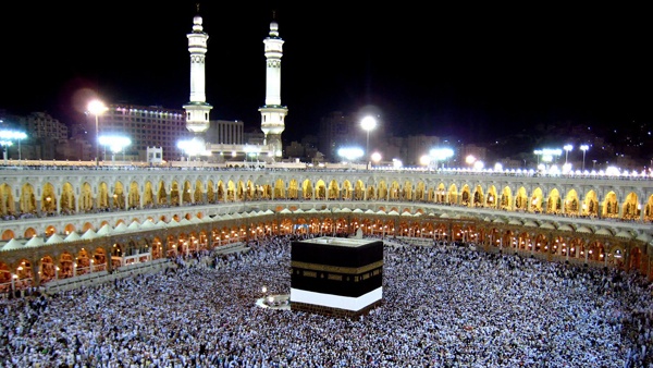 ارتفاع رسوم الحج بسبب حجز فنادق 4 نجوم بدل العمائر