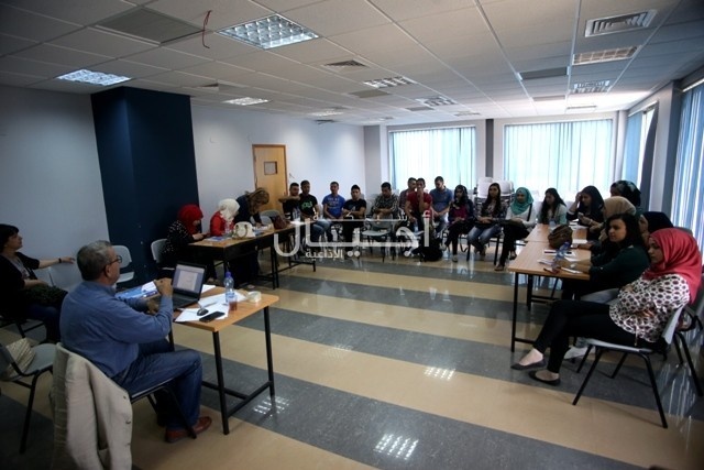 بالصور:اليوم الثاني من دورة  تعزيز لغة الحوار لطلبة الاعلام بالكلية العصرية