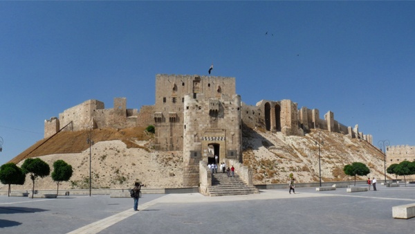 انهيار جزء من سور قلعة حلب بتفجير نفق