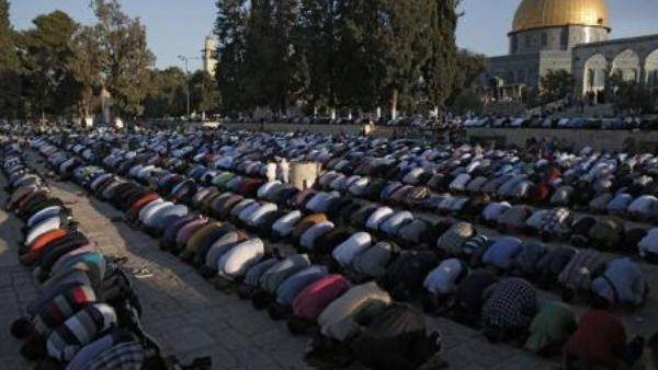 80 الفاً أدوا صلاة العيد في الاقصى