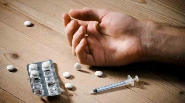 طولكرم: مواطن يسلم إبنه متعاطي المخدرات للشرطة