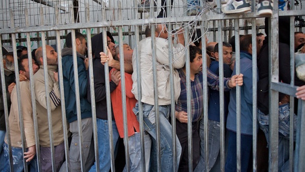 إسرائيل ستصدر 8 آلاف تصريح عمل جديد للفلسطينيين