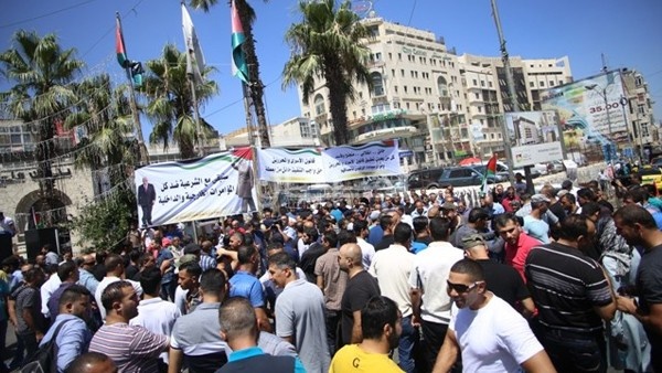 محررون يطالبون بتنفيذ قانون صدر عن الرئيس عباس