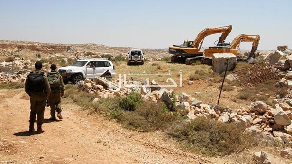 الاحتلال يشرع بمسح أراضي المواطنين شرق الخليل