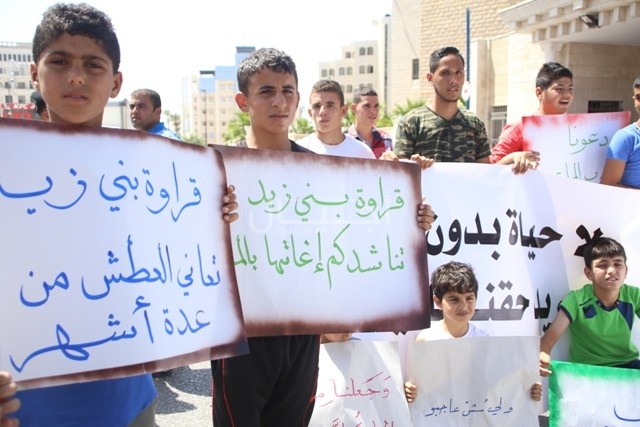 بالصور: اعتصام امام مجلس الوزراء احتجاحاً على ازمة المياه