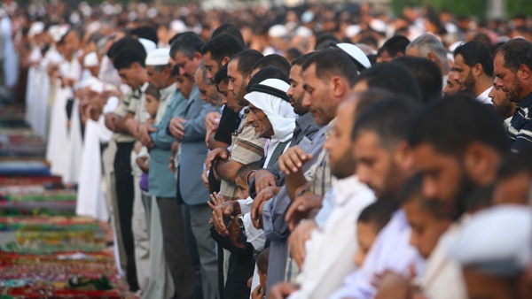 صلاة عيد الأضحى الساعة الـ7 صباحاً