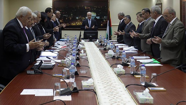 الحكومة تُشكيل لجنة لدراسة عملية التوظيف بموجب عقود