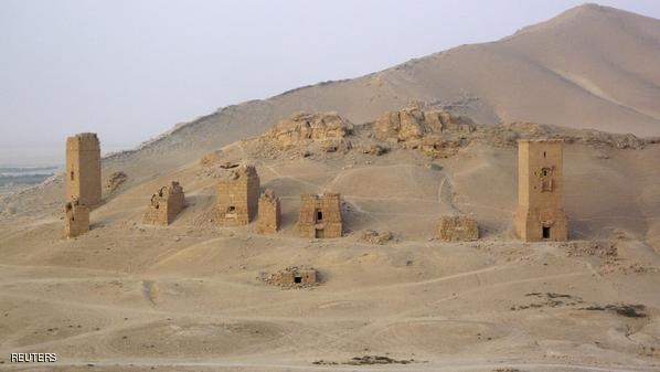 "داعش" ينسف 3 مدافن برجية في تدمر