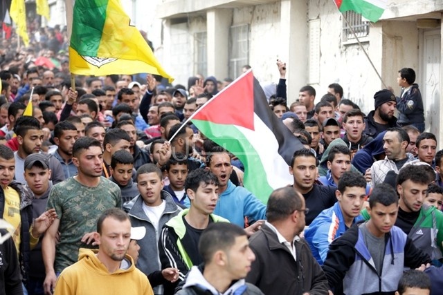 بالصور: تشييع جثماني الشهيدين مناصرة وأبو العيش بقلنديا