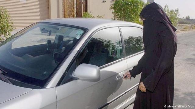 الوليد بن طلال يطالب بالسماح للمرأة بقيادة السيارة في السعودية
