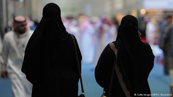 سجن سعودي لدعوته إنهاء ولاية الرجال على النساء