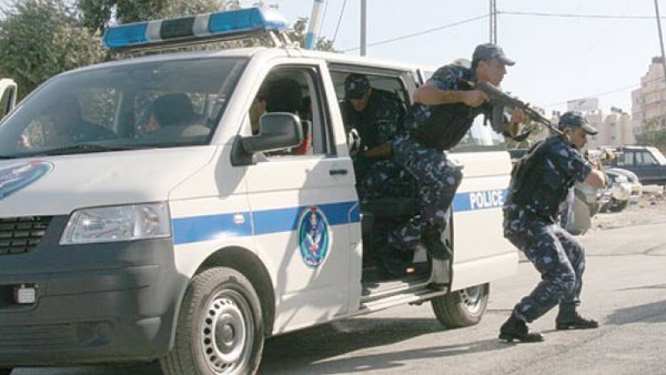 القبض على شخصين بتهمة سرقة منزل في طولكرم