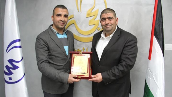 شركة الحجة تكرم الموظف المتميز والمثالي لديها