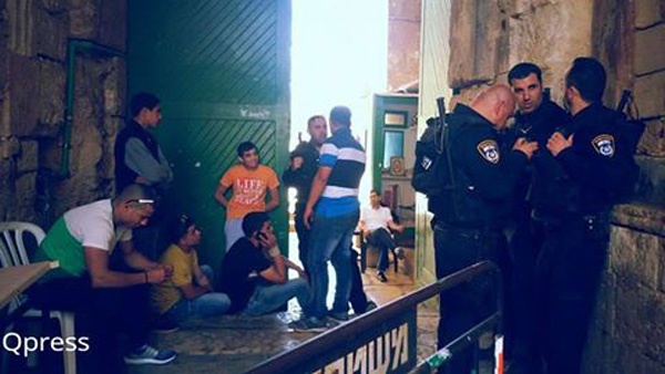 القدس: الاحتلال يعتقل ويوقف عشرات الشبان